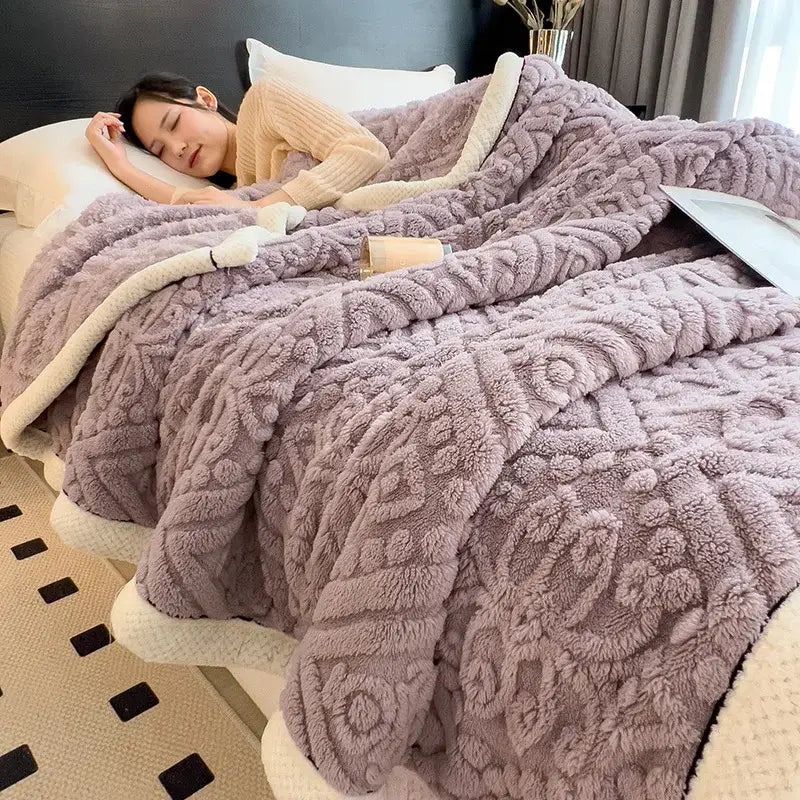 Textured cream coral fleece warm blanket bedroom quilt with black trim