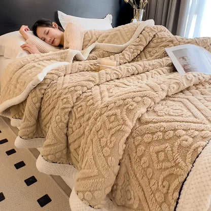 Textured cream coral fleece warm blanket bedroom quilt with black trim