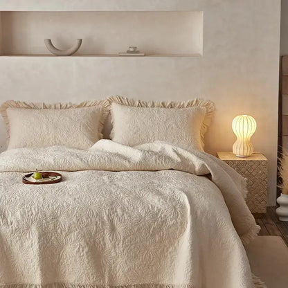 Textured cream cotton quilted bedspread set for bedroom with fringes