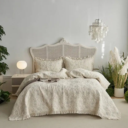 Textured cream cotton quilted bedspread set for bedroom with fringes