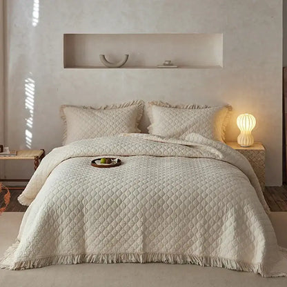 Textured cream cotton quilted bedspread set for bedroom with fringes