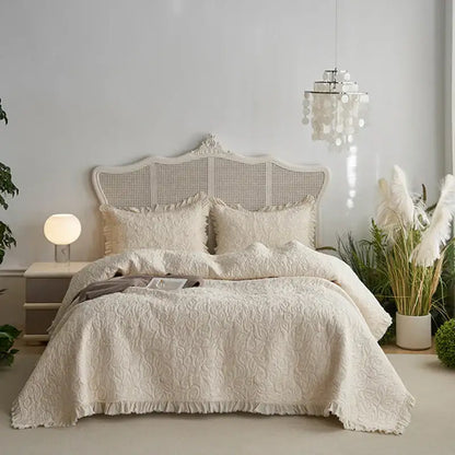 Textured cream cotton quilted bedspread set for bedroom with fringes