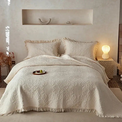 Textured cream cotton quilted bedspread set for bedroom with fringes