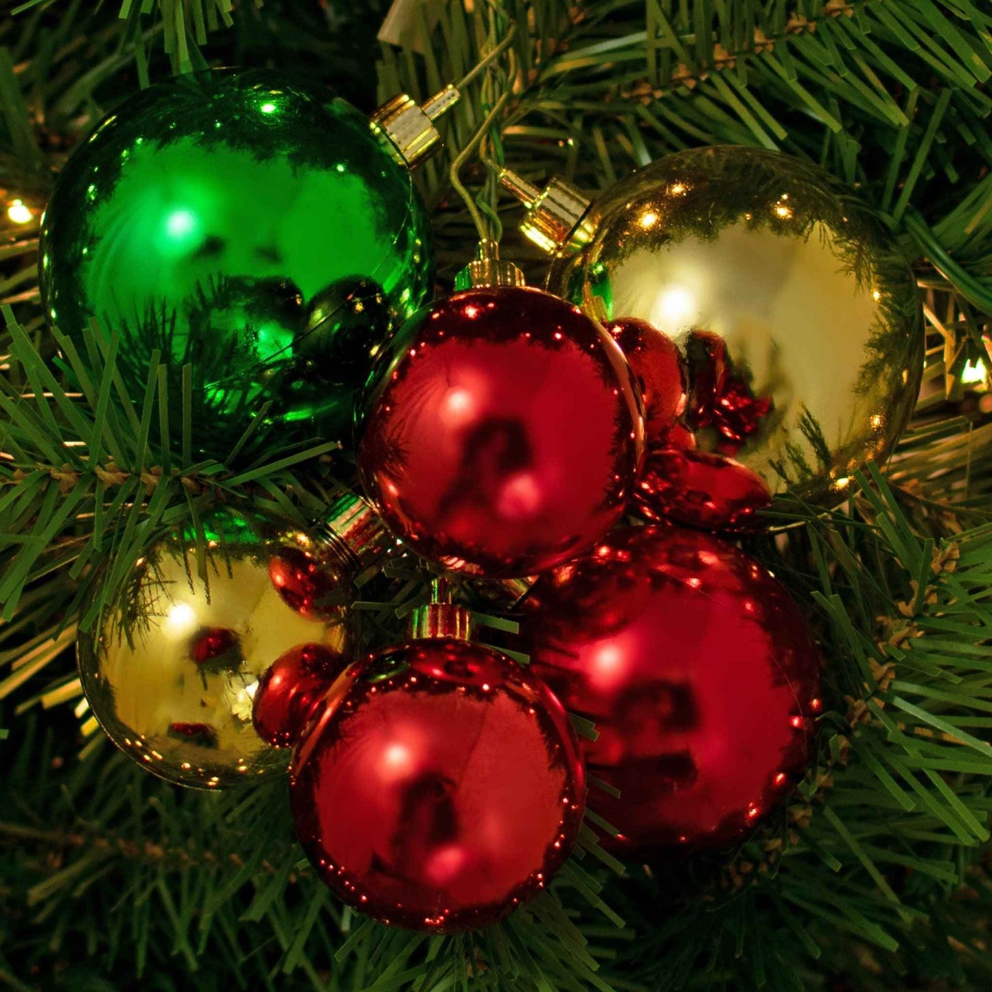 The Classic Christmas Ball Cluster
