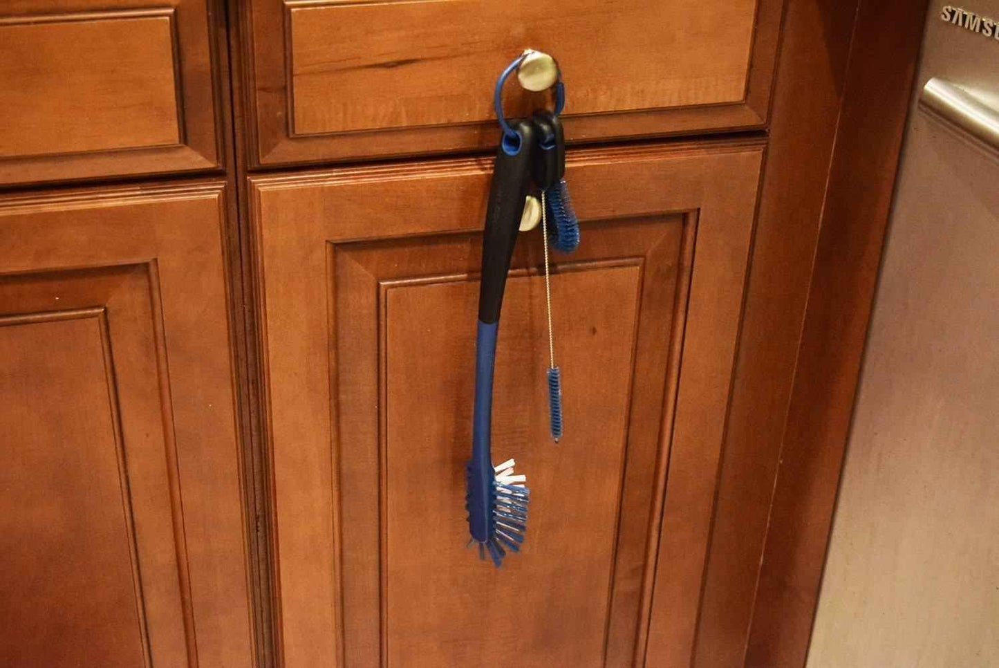 The Water Bottle Brush: 3 Tools in 1