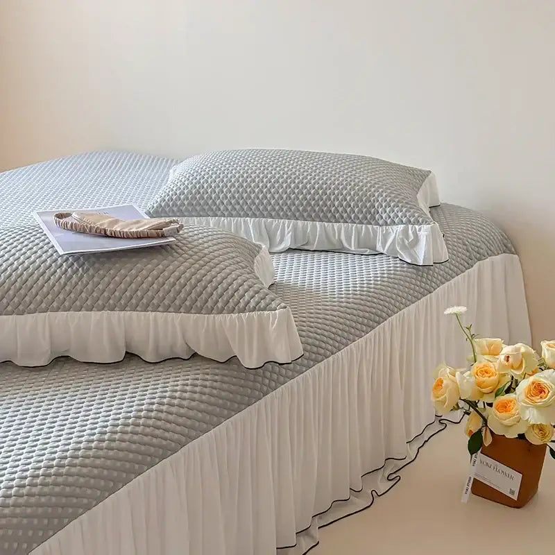 White and black ruffled bedding set bedroom cool feeling