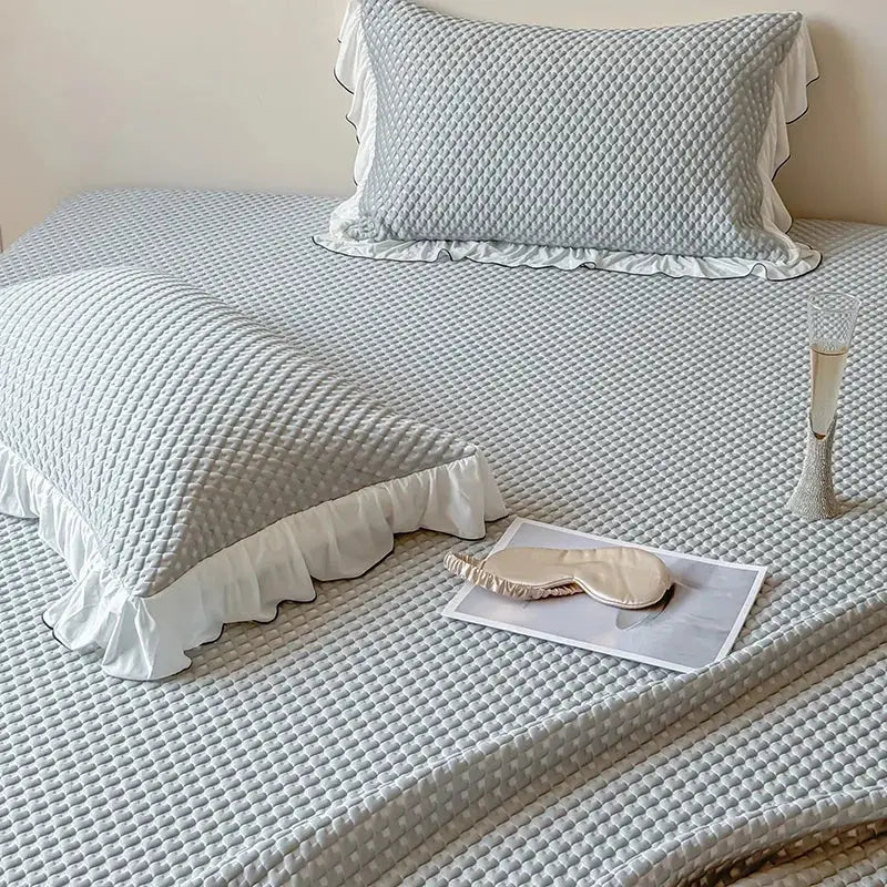 White and black ruffled bedding set bedroom cool feeling