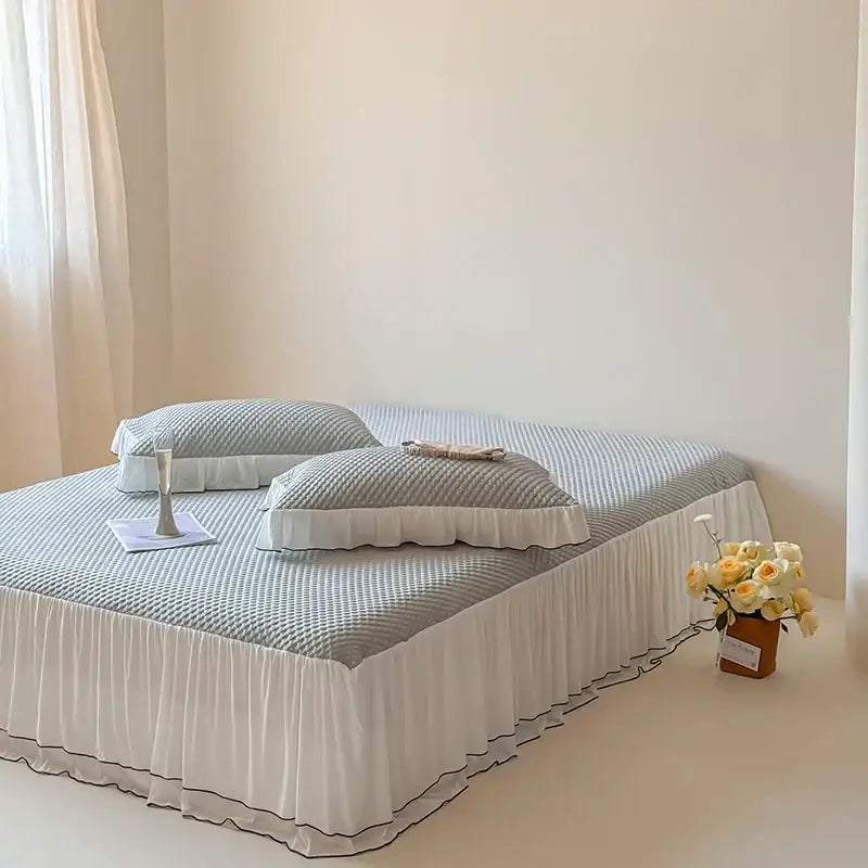 White and black ruffled bedding set bedroom cool feeling