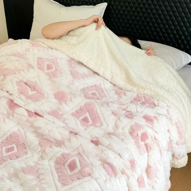White and pink geometric jacquard taff velvet blanket bedroom throw