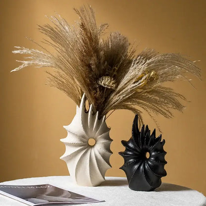 White conch shape ceramic vase for living room artificial flower arrangements
