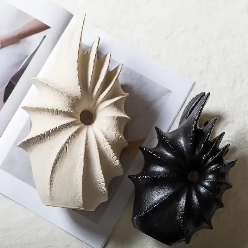 White conch shape ceramic vase for living room artificial flower arrangements