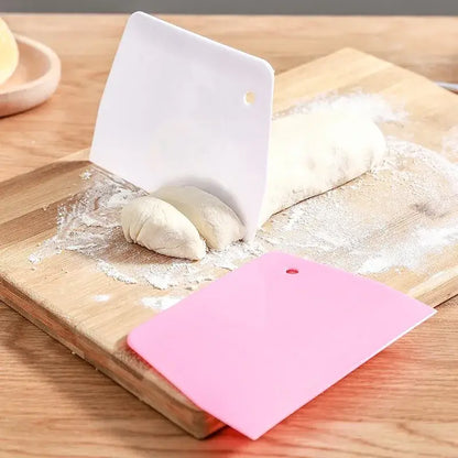 White plastic dough cream cake cutter spatula – kitchen baking tool