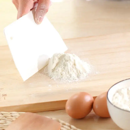 White plastic dough cream cake cutter spatula – kitchen baking tool