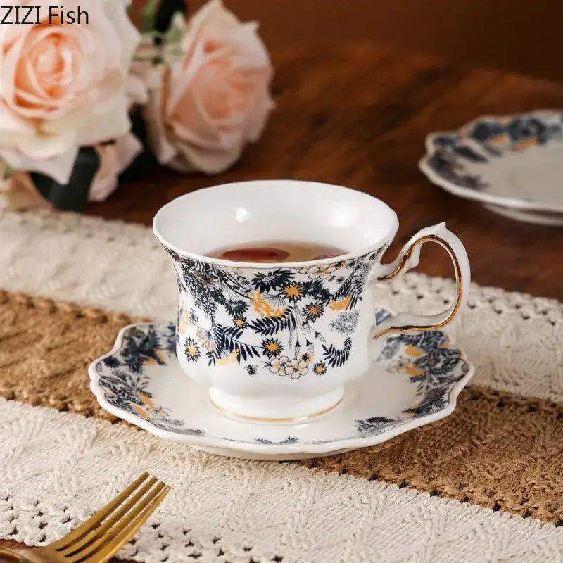 White porcelain classic blue & gold tea cup set dining room scalloped