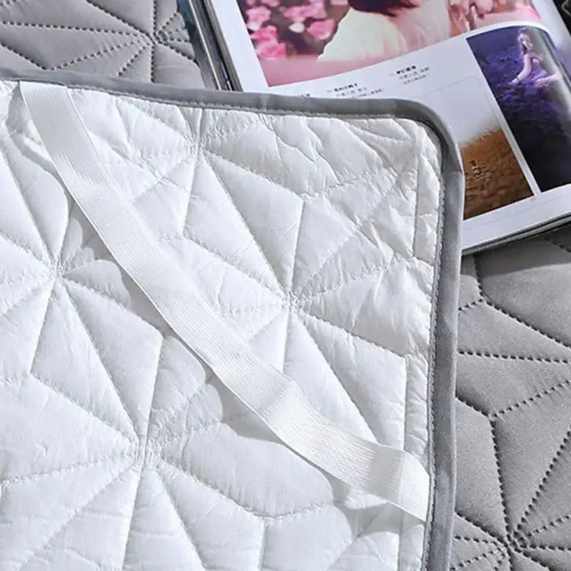 White quilted star pattern waterproof bed protector pad bedroom